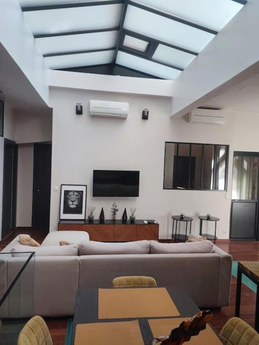 Appartement Loft Centre Face Au Parc Des Buttes Chaumont Parijs