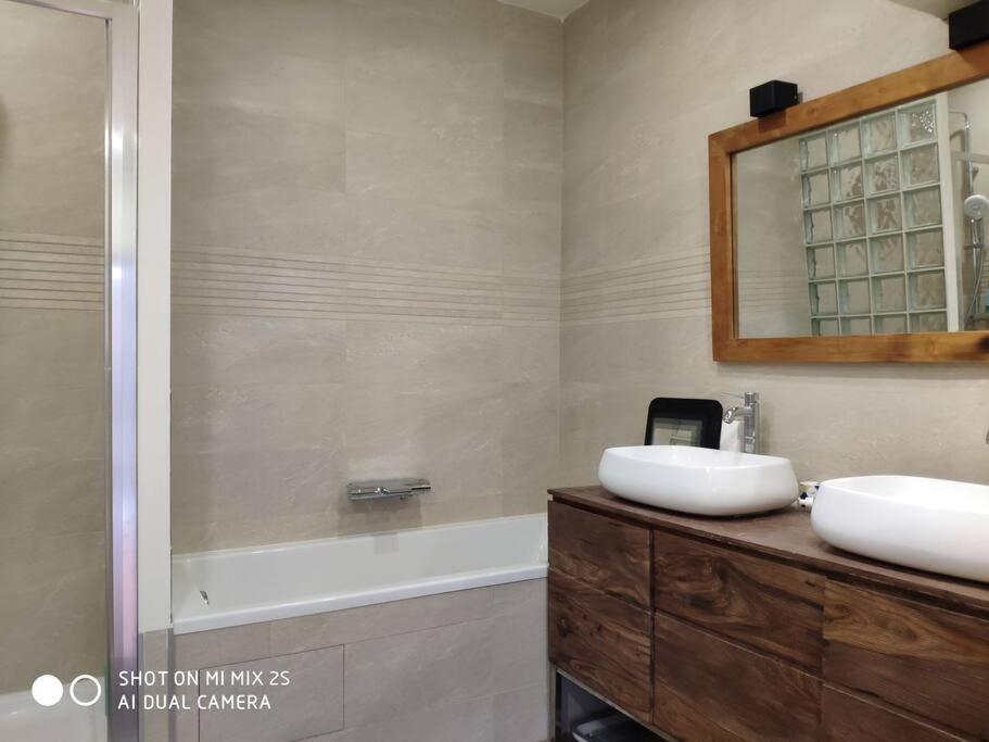 Appartement Loft Centre Face Au Parc Des Buttes Chaumont Parijs